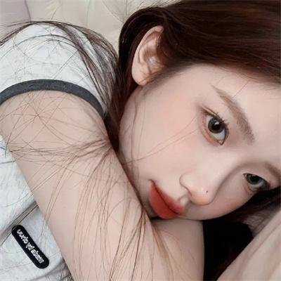 当红小花与前任深夜同框，好友出面澄清，一个月引热议